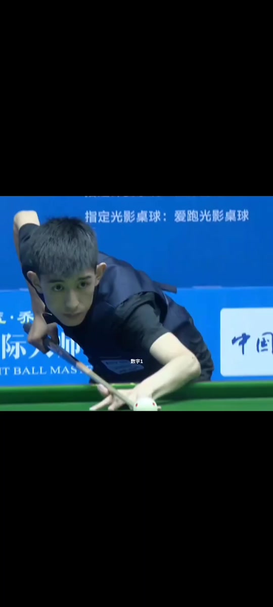 尽管他在场 尽管他在场